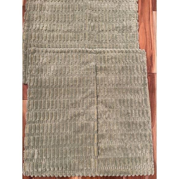 COPY - NWOT Set of 2 sage green throw pillow covers w/zip closure, Sz 21 x 21” - Picture 4 of 5